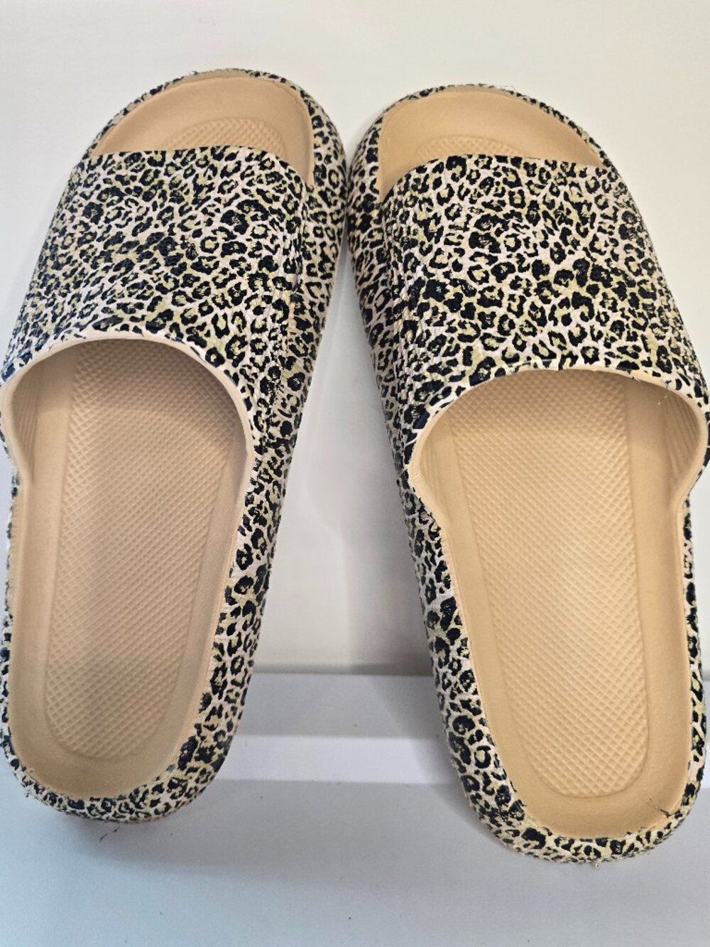The Cloudies Coshion Slides - Leopard - Women's 8.5-9